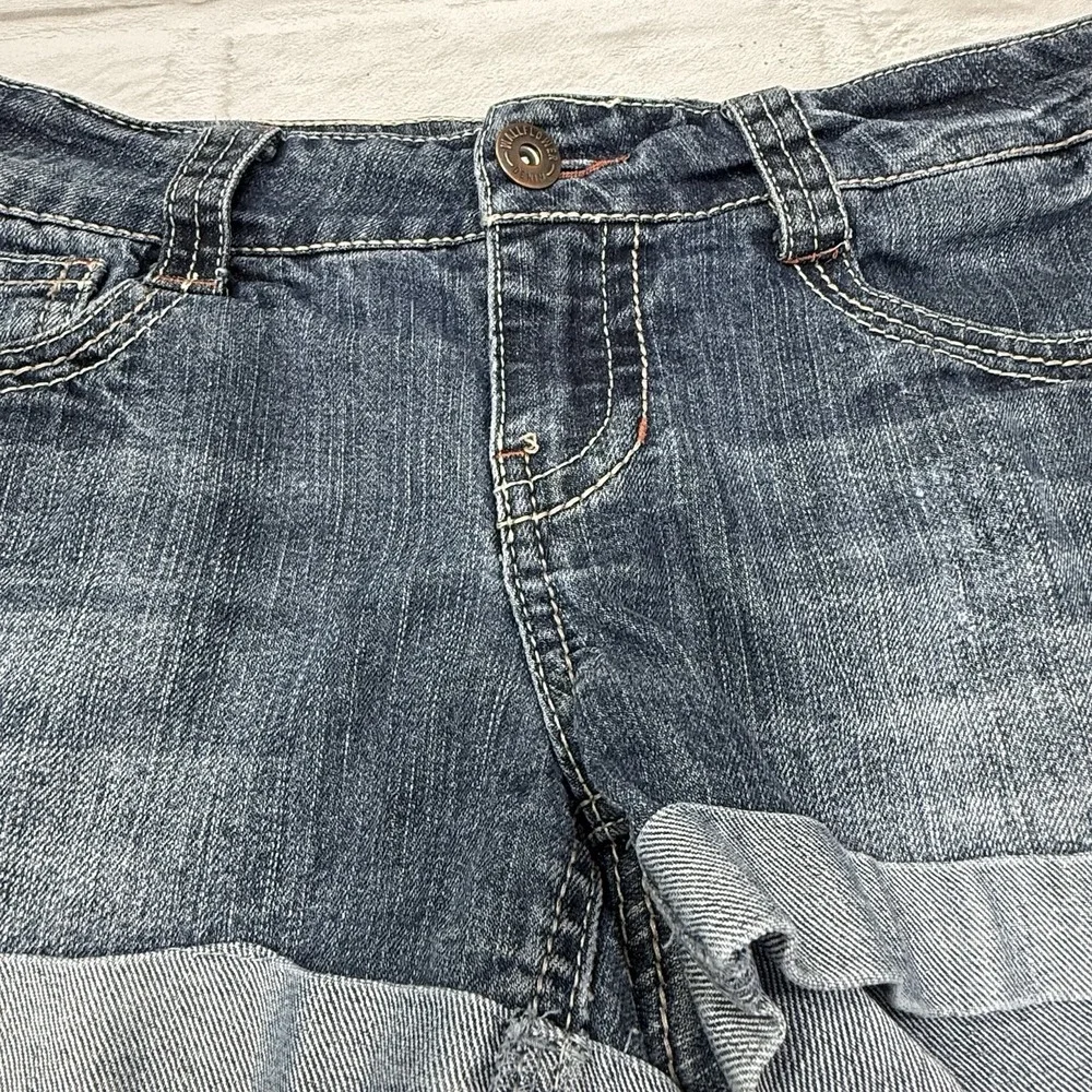 Wallflower Distressed Denim Jean Short Shorts 9 Medium Wash Blue Jean Cuffed Y2K